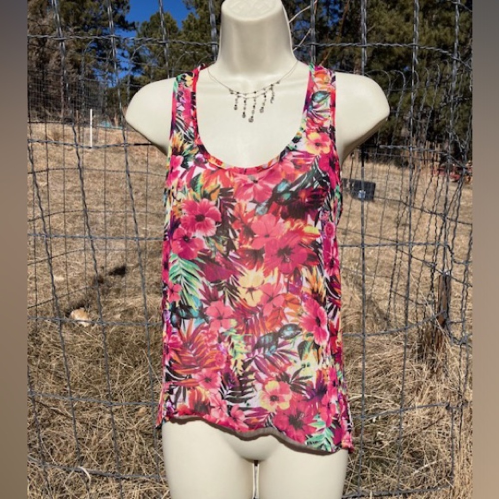 THINK SUMMER! Breezy tropical tank by Bongo, S